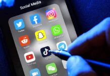 Smartphone screen showing social media app icons