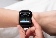Longevity Doc Ditches Wearables – Here’s Why smartwatch displaying heart rate on a person's wrist